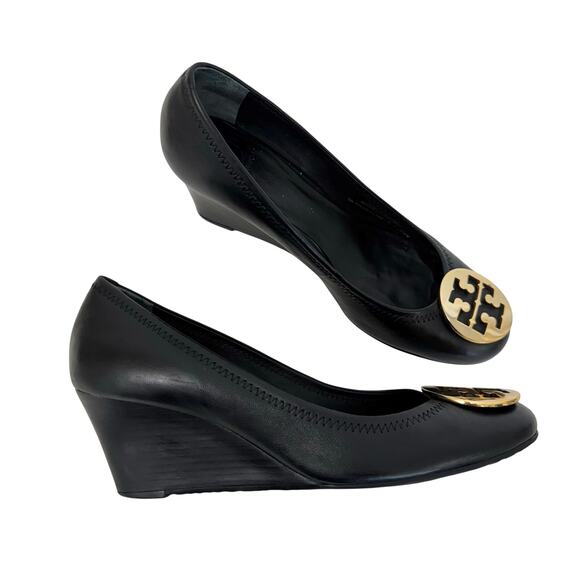 Tory Burch Sally Leather Wedge Pumps Shoes Black Metal Double T Logo 9.5M - Picture 1 of 15